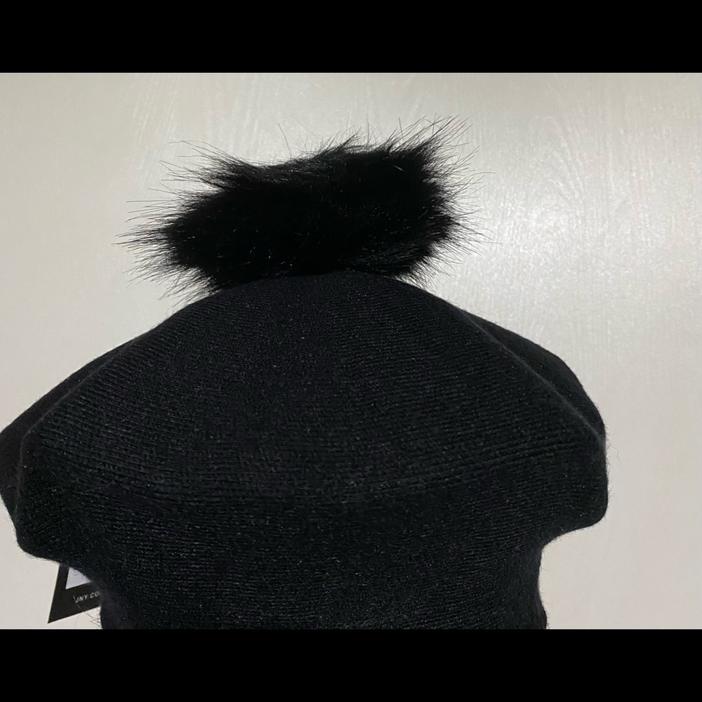 🆕 Jones New York Fur Pom Pom Black Beret